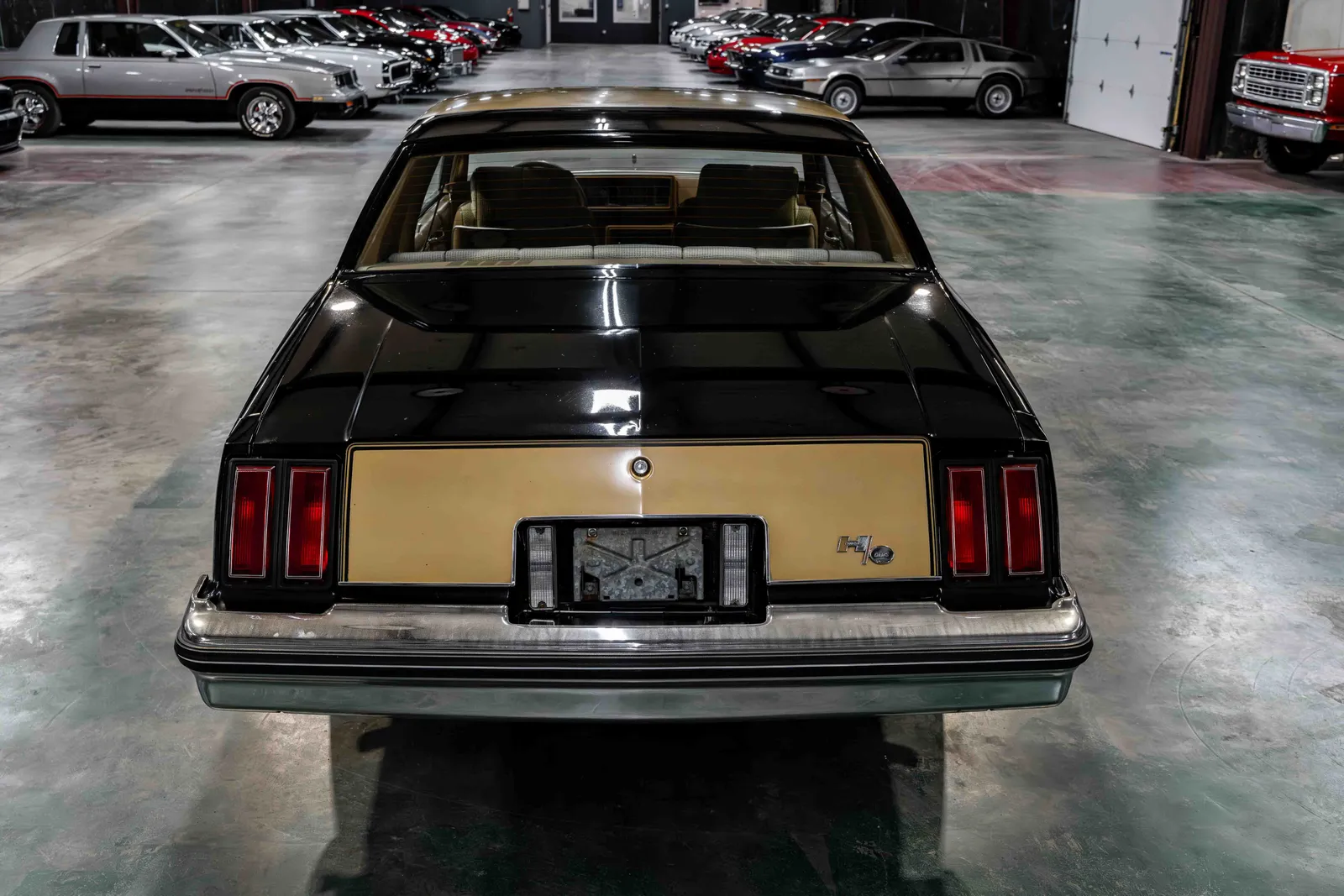 3_1979-Oldsmobile-W30-Black and Gold-536930-39.jpg